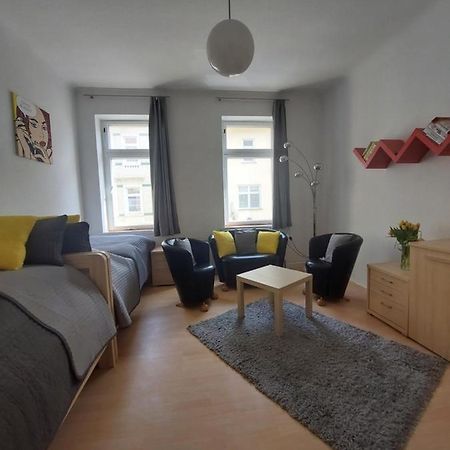 Schoene Zwei-Zimmer-Wohnung "W2" Mit 4 Einzelbetten Und Wlan In Zwenkau Bei Leipzig Im Neuseenland Zewnętrze zdjęcie