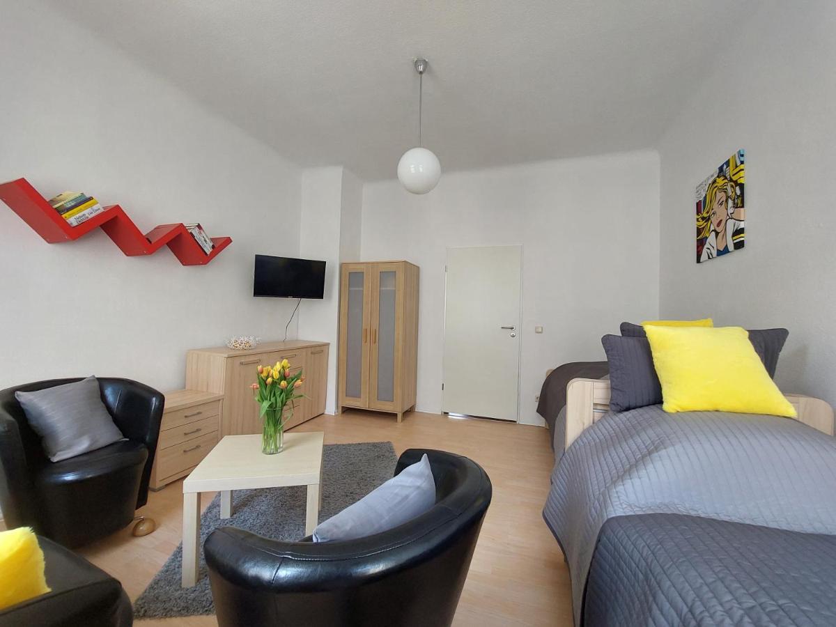 Schoene Zwei-Zimmer-Wohnung "W2" Mit 4 Einzelbetten Und Wlan In Zwenkau Bei Leipzig Im Neuseenland Zewnętrze zdjęcie
