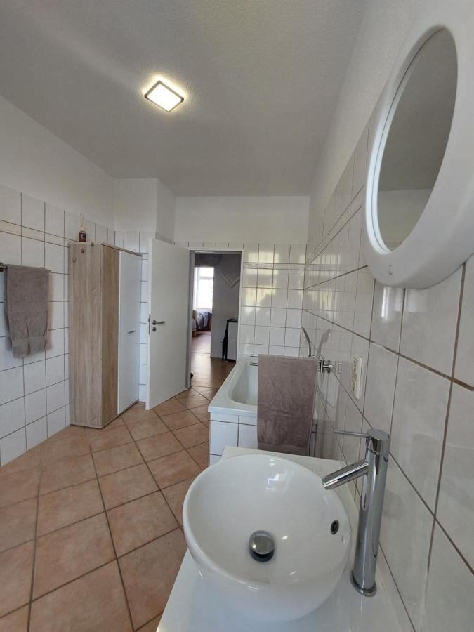 Schoene Zwei-Zimmer-Wohnung "W2" Mit 4 Einzelbetten Und Wlan In Zwenkau Bei Leipzig Im Neuseenland Zewnętrze zdjęcie