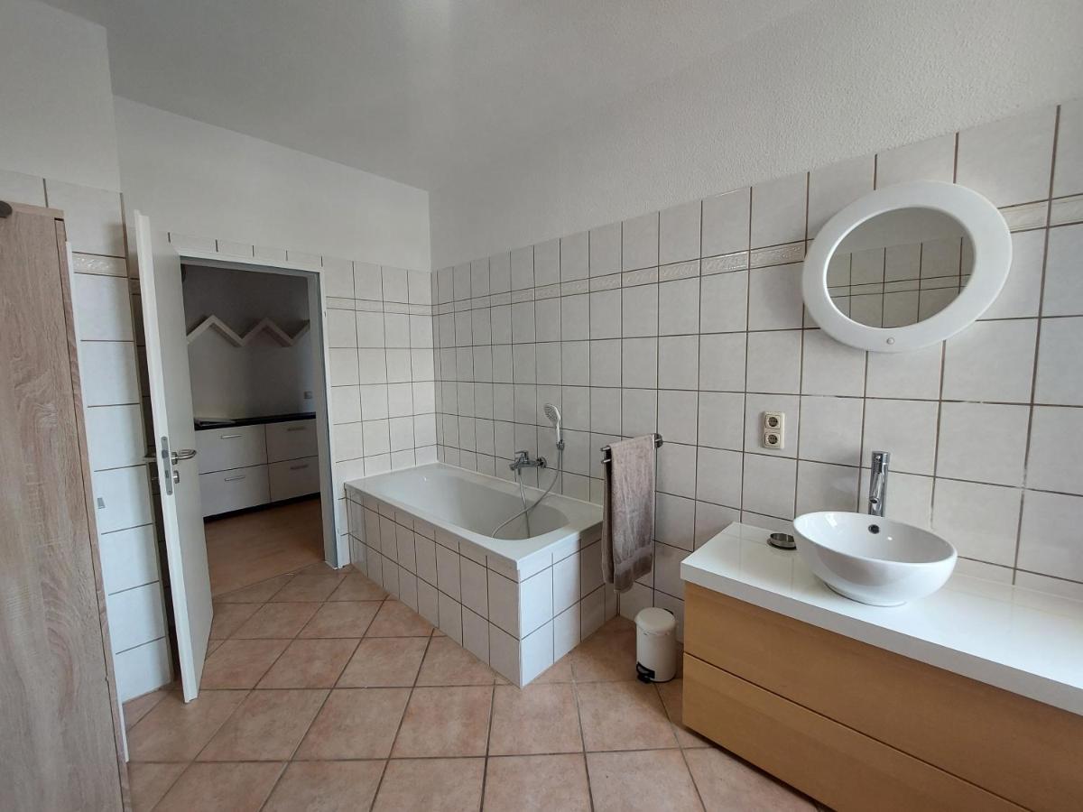 Schoene Zwei-Zimmer-Wohnung "W2" Mit 4 Einzelbetten Und Wlan In Zwenkau Bei Leipzig Im Neuseenland Zewnętrze zdjęcie