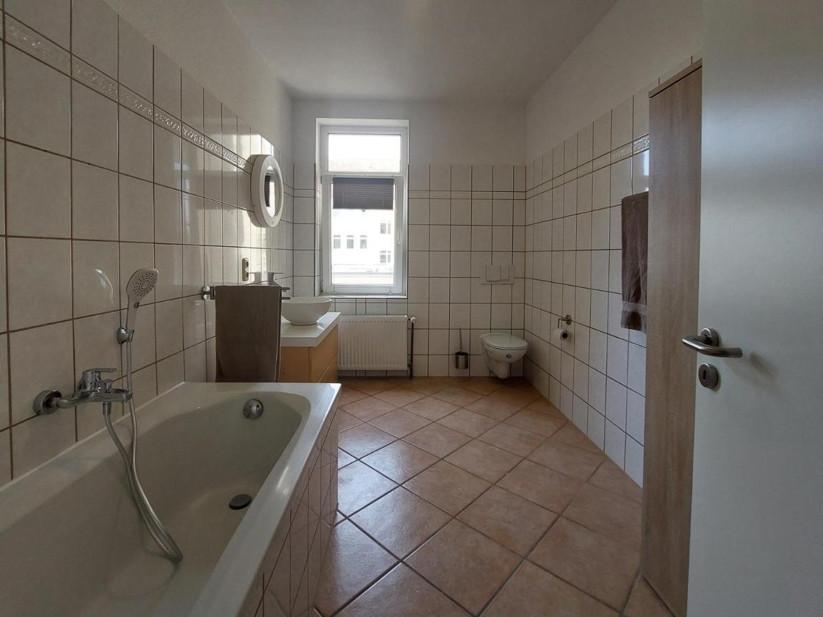 Schoene Zwei-Zimmer-Wohnung "W2" Mit 4 Einzelbetten Und Wlan In Zwenkau Bei Leipzig Im Neuseenland Zewnętrze zdjęcie